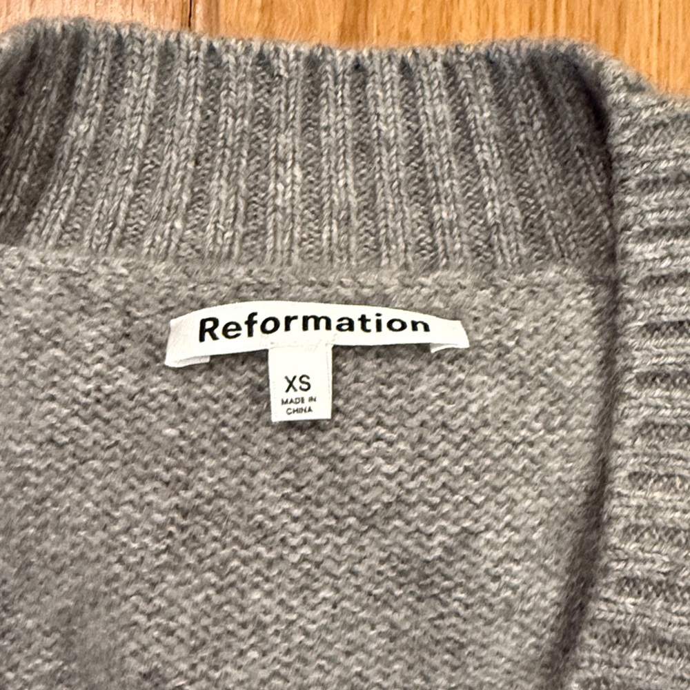 Reformation- Jadey Cashmere Oversized V-neck Sweater NWOT - Picture 7 of 8